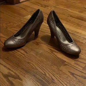 Life Stride Golden Metallic High Heels